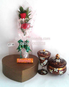 Handbouquet Mawar Merah+Chocolate Di Depok 085959000628 Kode:bi-hb-15