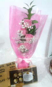 Handbouquet Mawar Pink+Chocolate Di Bekasi 085959000628 Kode:bi-hb-28