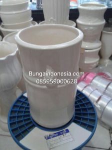Vas Bunga Keramik Di Jakarta Pusat