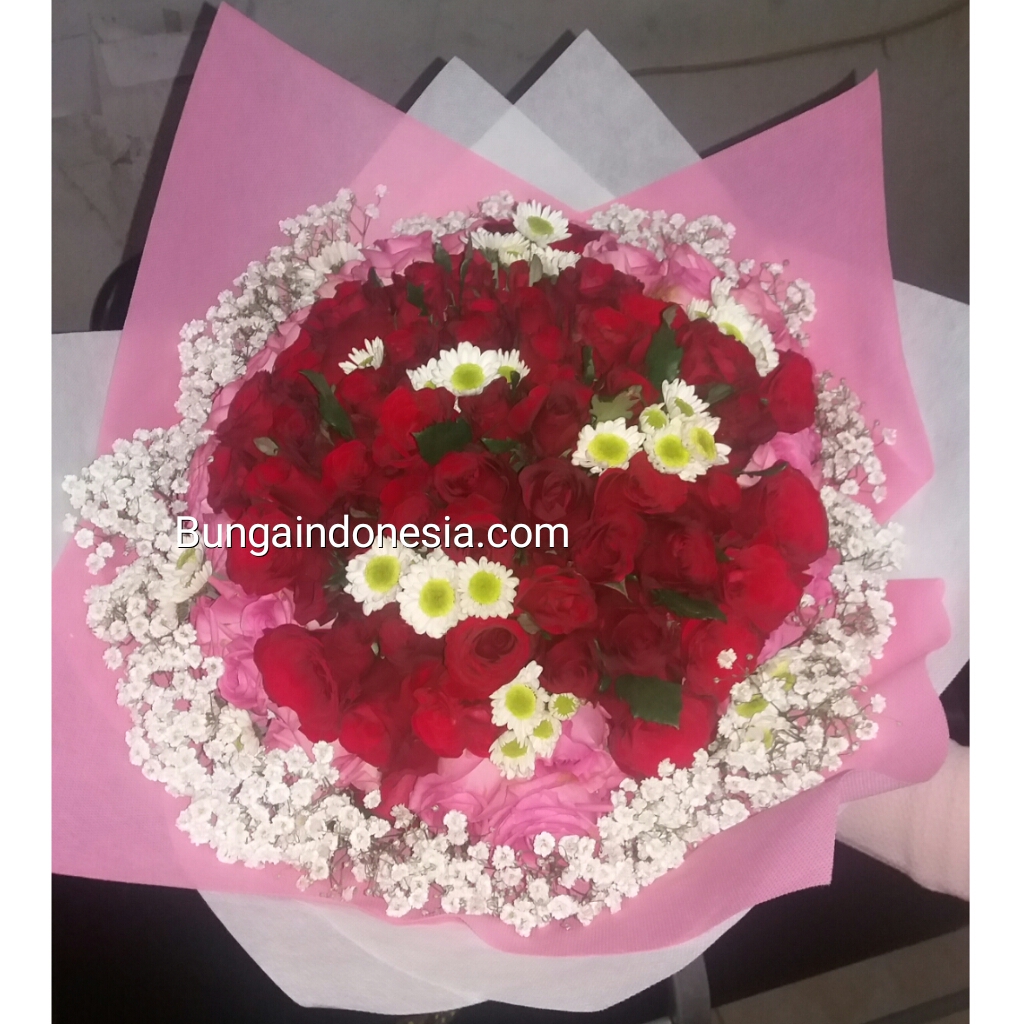 Handbouquet mawar merah