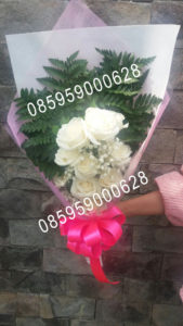Handbouquet Mawar Putih Untuk Anniversary Call/Wa 085959000628