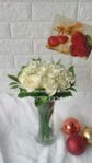 Bunga Vas Kaca Mawar Putih